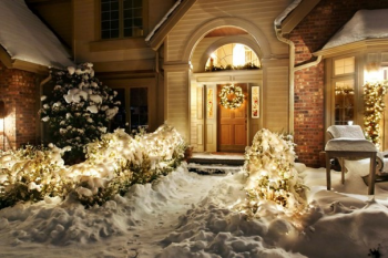 Působivé vánoční dekorace na dveře – podívejte se, jak na to!